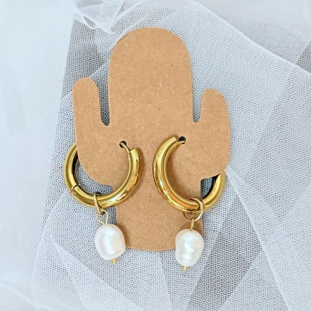 Anthropologie NWT Dreamy Vintage Gold & Pearl Accent Earrings Pair - Dangly Set